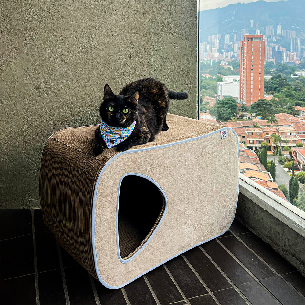 Rascador para gatos en carton corrugado doble pared horizontal tipo cueva.