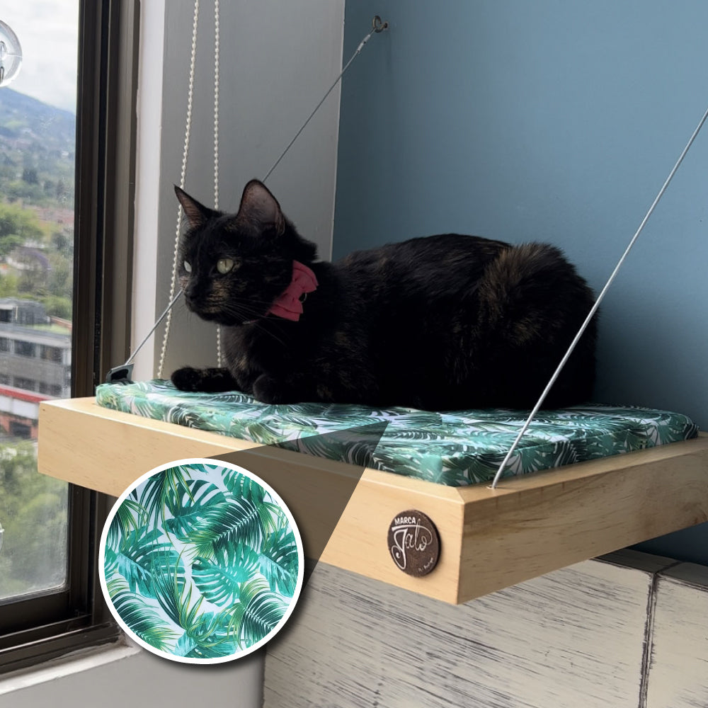 Cama colgante para  gatos anclada a la pared.