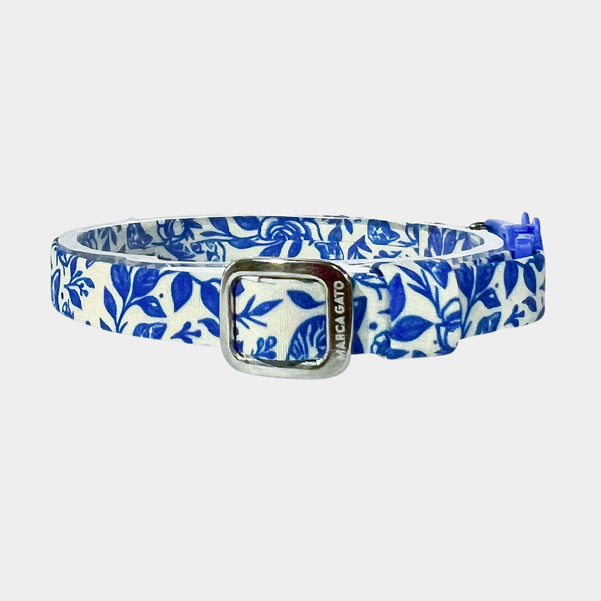Collar Blue Cats and Roses