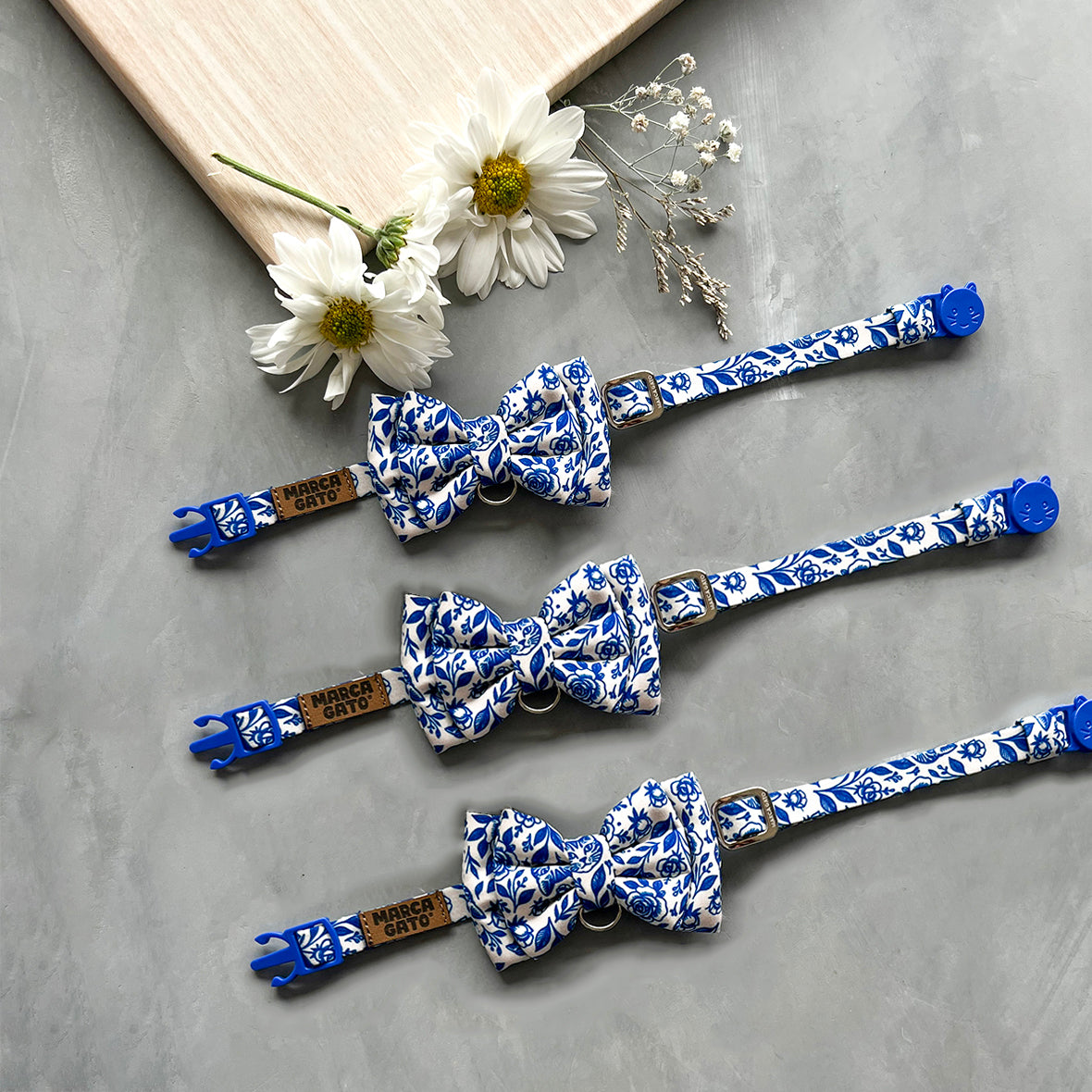 Corbatín para gatos azul cielo rosas delicadas cats and roses mascota elegante