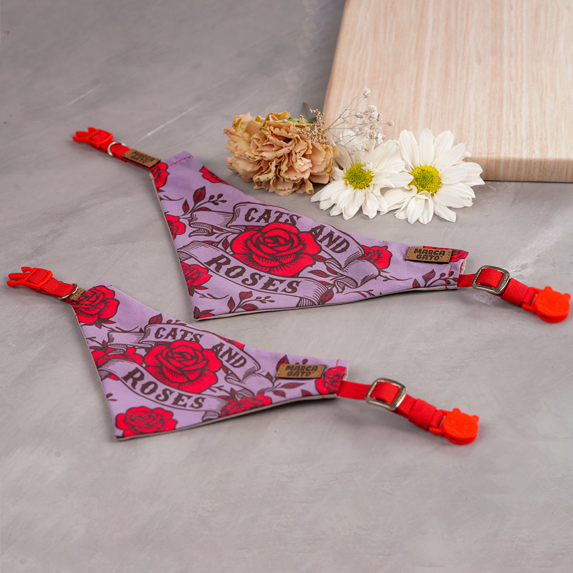 Pañoleta para gatos floral rojo cats and roses bandana mascota