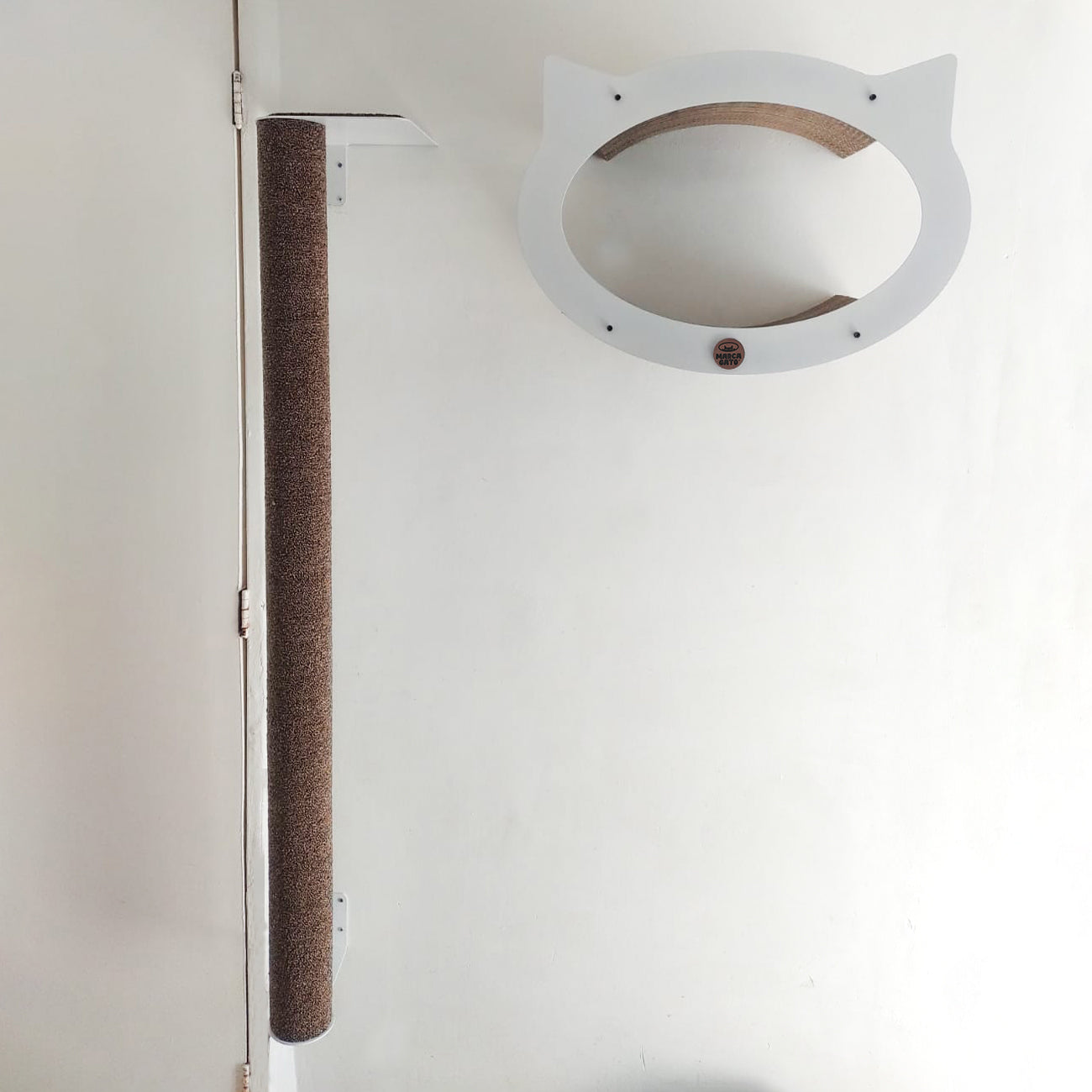 Rascador macarrón vertical de pared gatos seguro madera tapete antideslizante escalón metal estable
