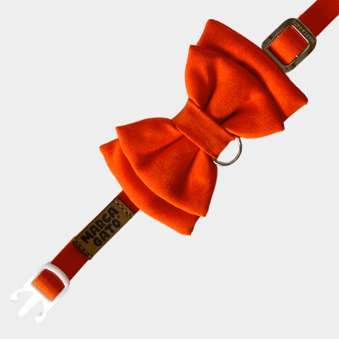 Corbatín naranja para gatos unicolor broche seguridad anti ahorcamiento ajustable elegante

