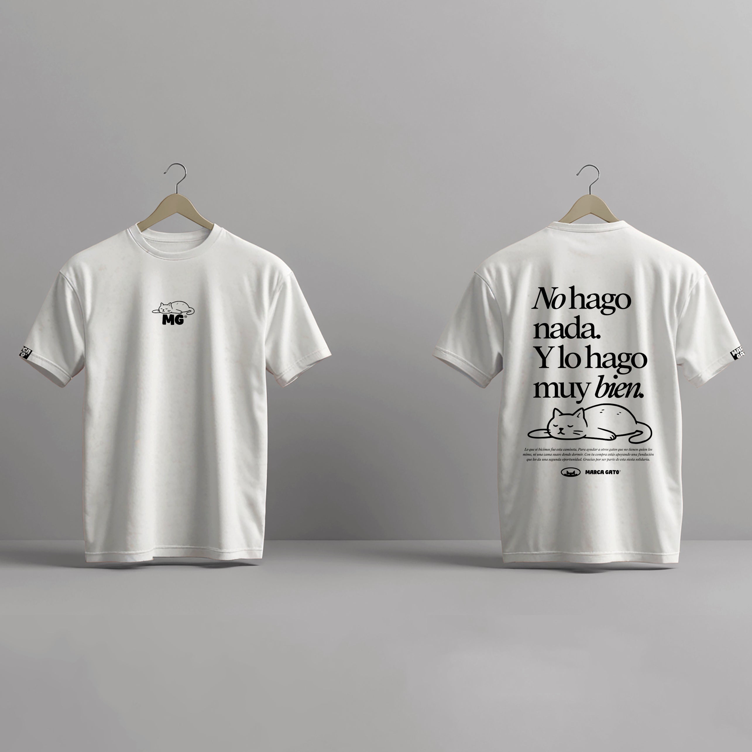 Camiseta unisex en algodón Pima 100% color arena y blanco, de silueta amplia y estampado en frente y espalda