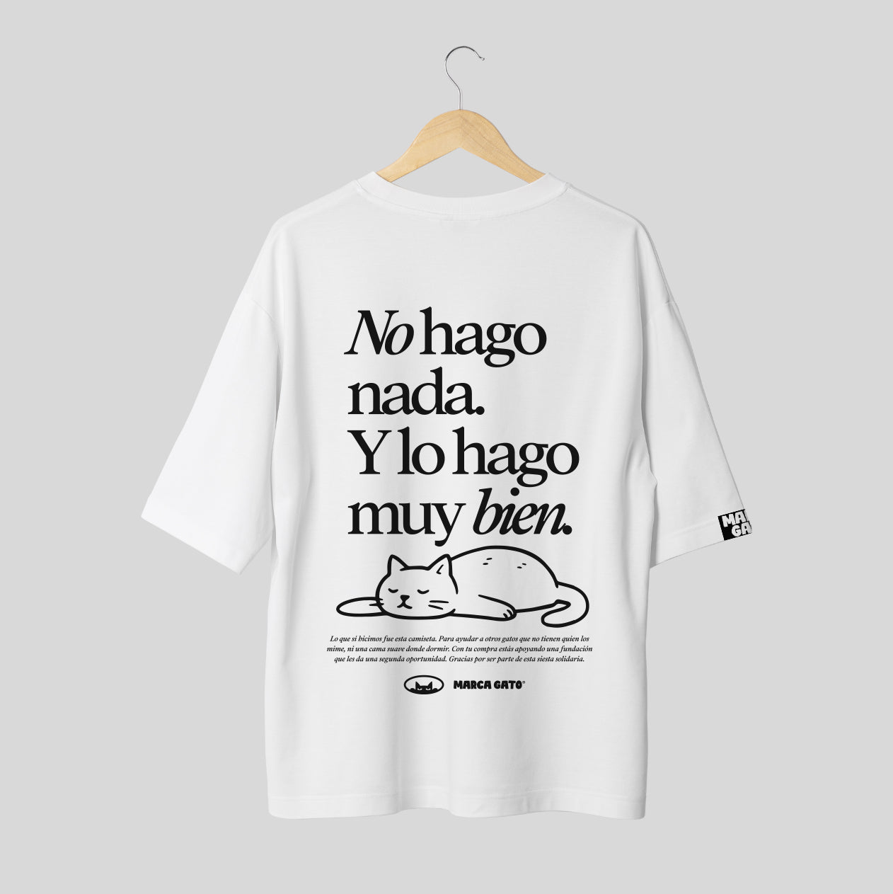 Camiseta unisex en algodón Pima 100% color arena y blanco, de silueta amplia y estampado en frente y espalda