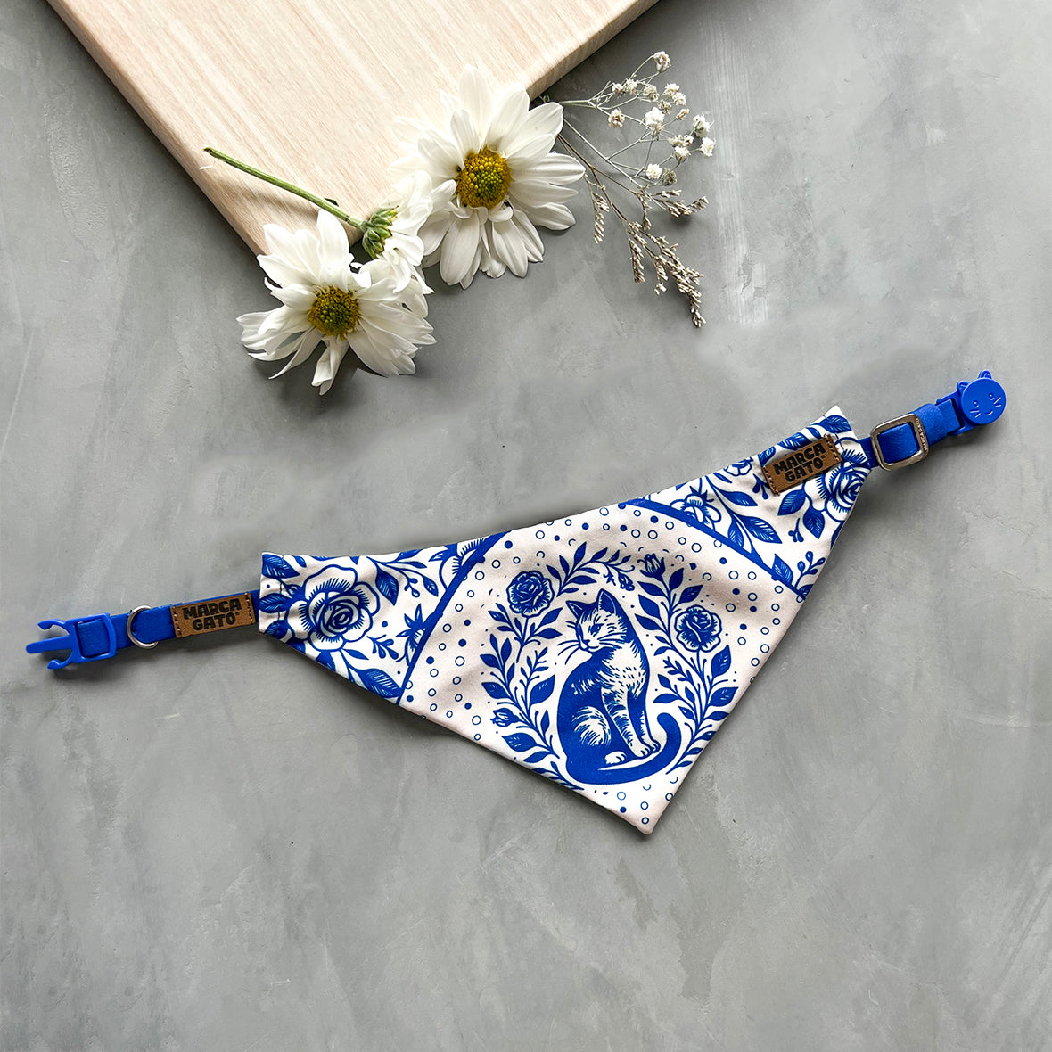 Pañoleta para gatos azul rosas elegante cats and roses mascota