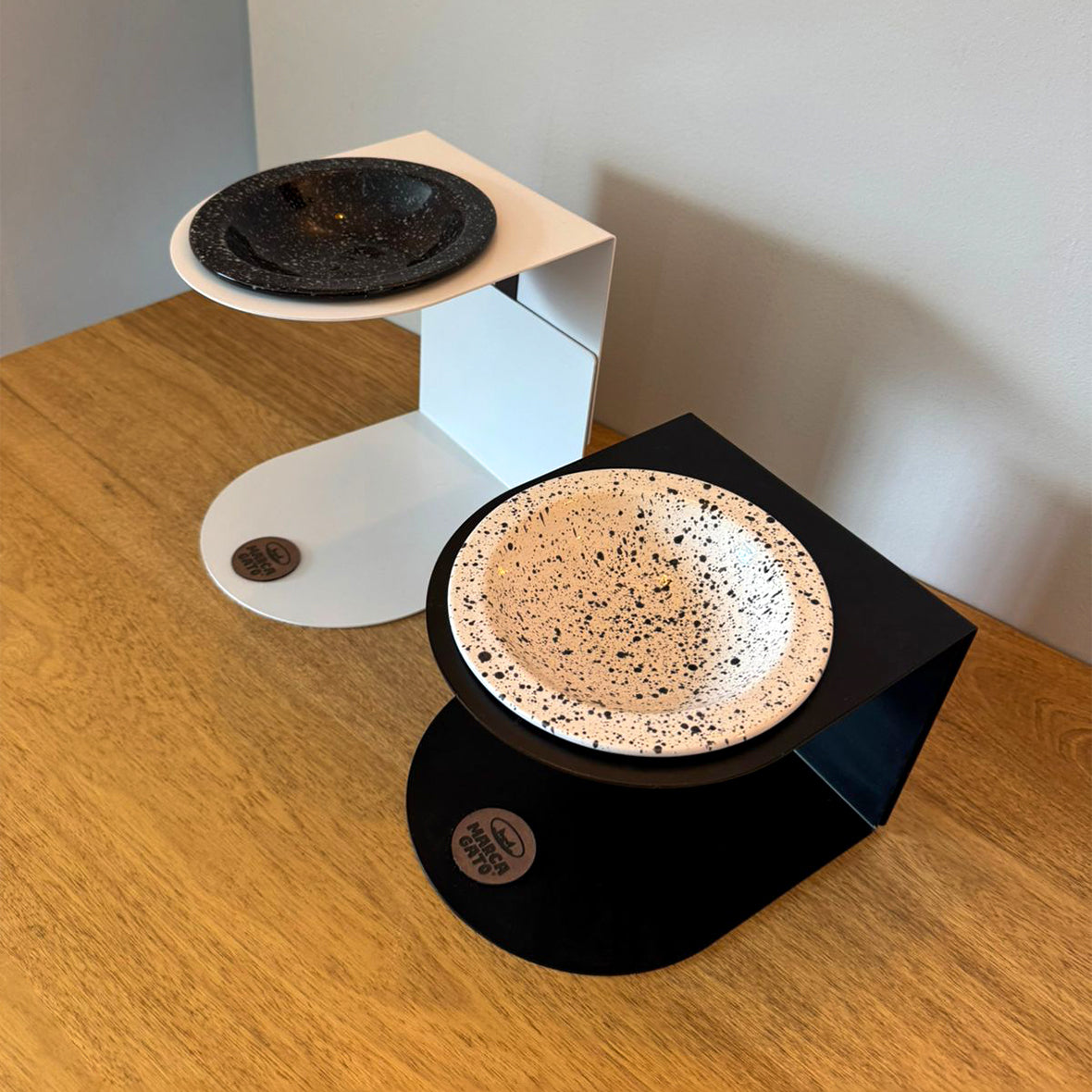 Comedero elevado para gatos ajustable altura metal cerámica artesanal imantado removible

