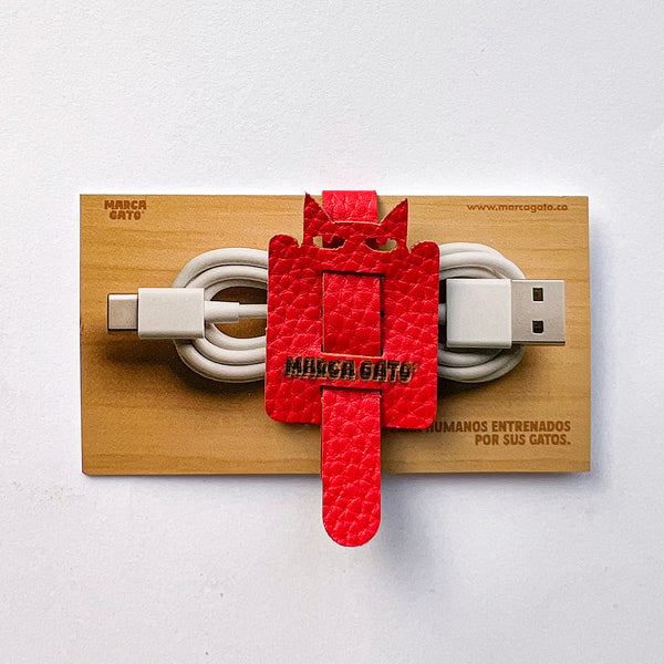 Organizador de cables de cuero vegano con forma de gato